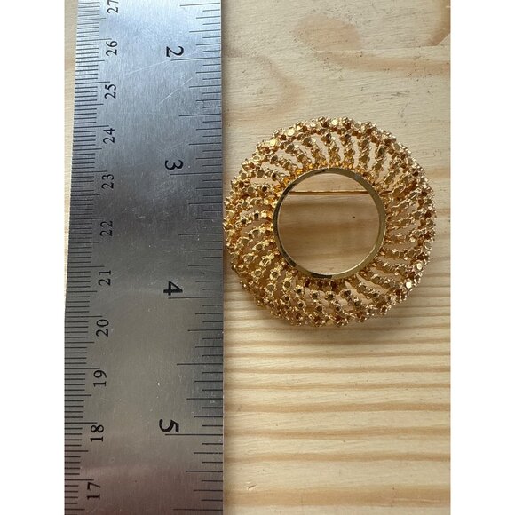 Vintage BSK Gold Tone Circular Brooch Pin Intricate Textured Design - Picture 5 of 5
